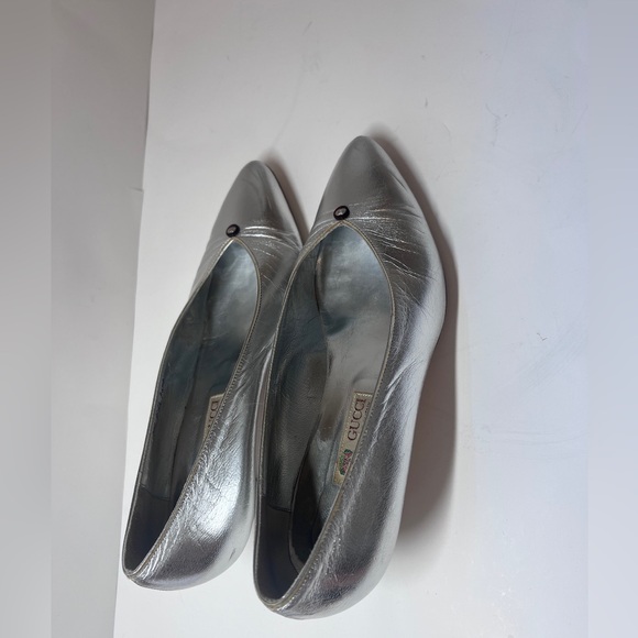 Vintage Metallic Gucci Silver Kitten Heels - Picture 2 of 9